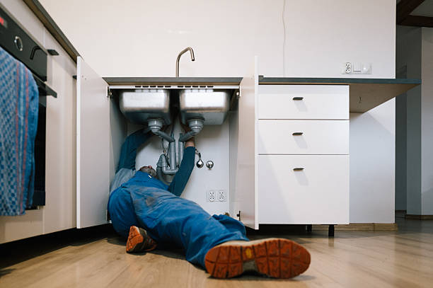 Professional Emergency Plumber technician working in Lyles, TN